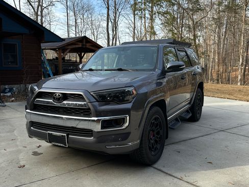 Used 2014 Toyota 4Runner Limited image 4