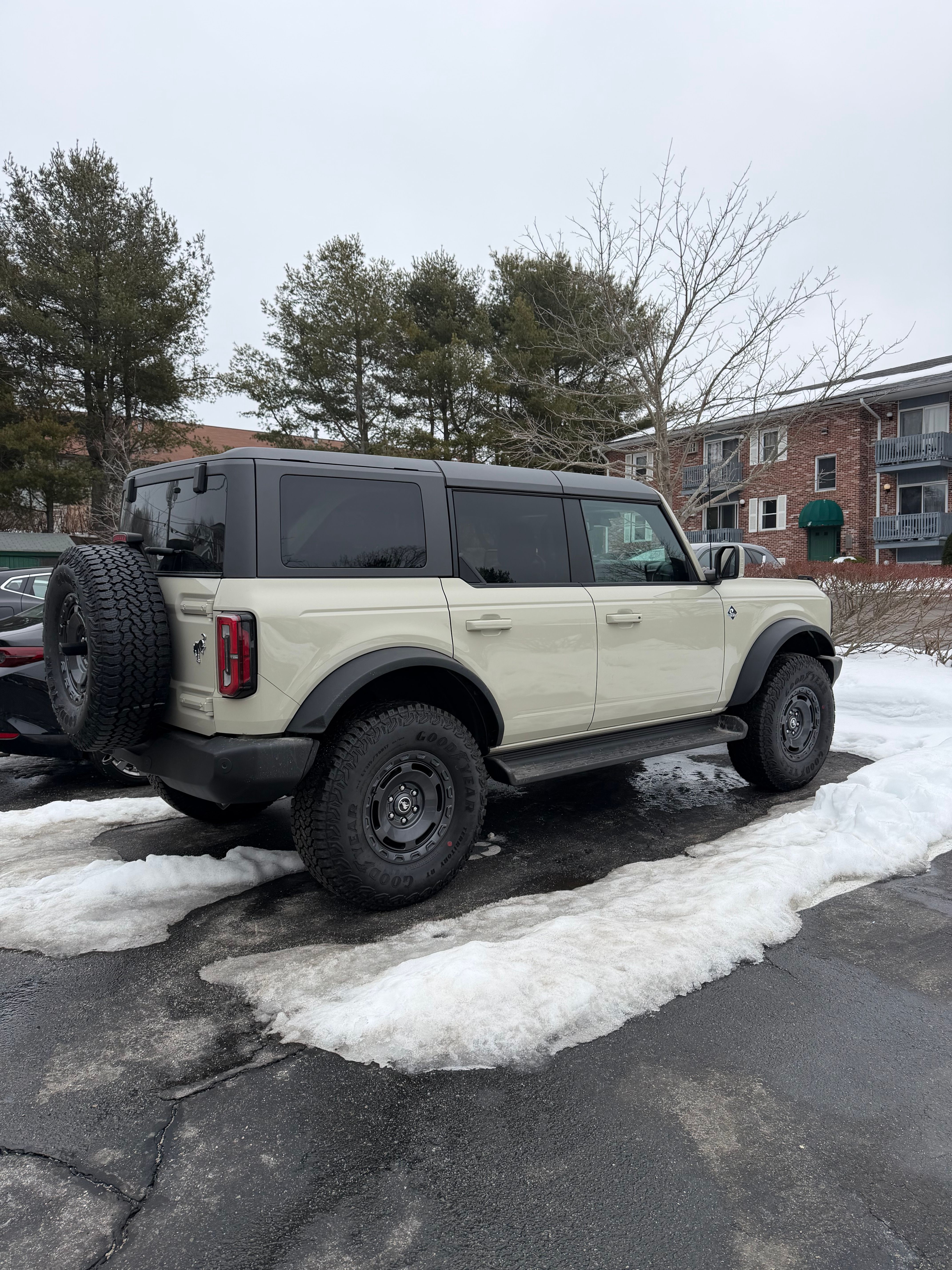 Used 2025 Ford Bronco Outer Banks w/ Sasquatch Package AWD/4WD image 5
