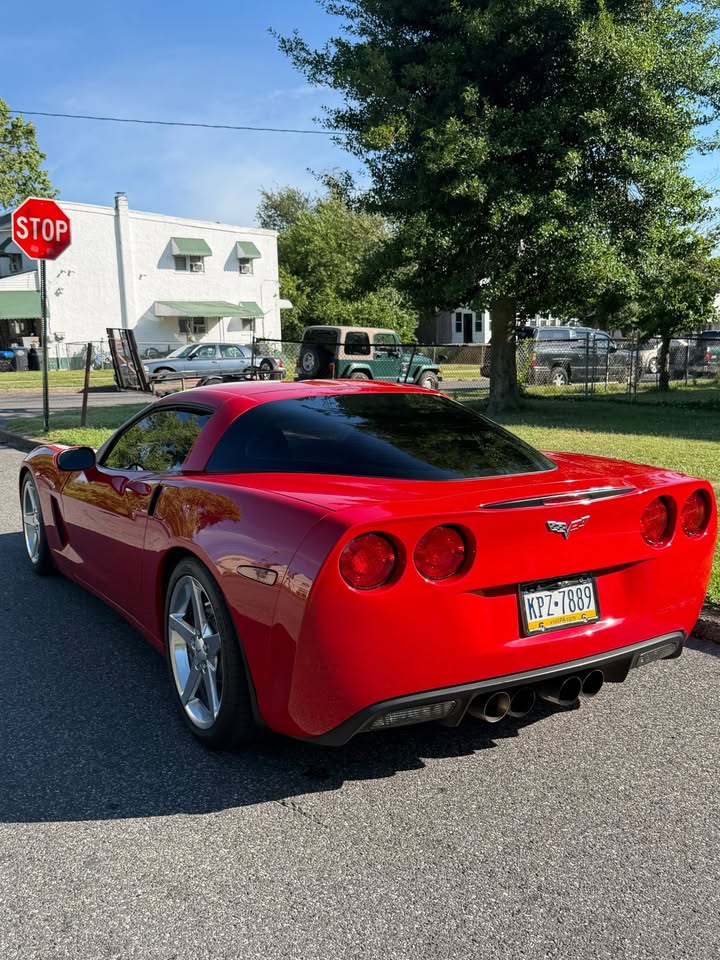 Used 2006 Chevrolet Corvette Coupe w/ Preferred Equipment Group RWD image 6
