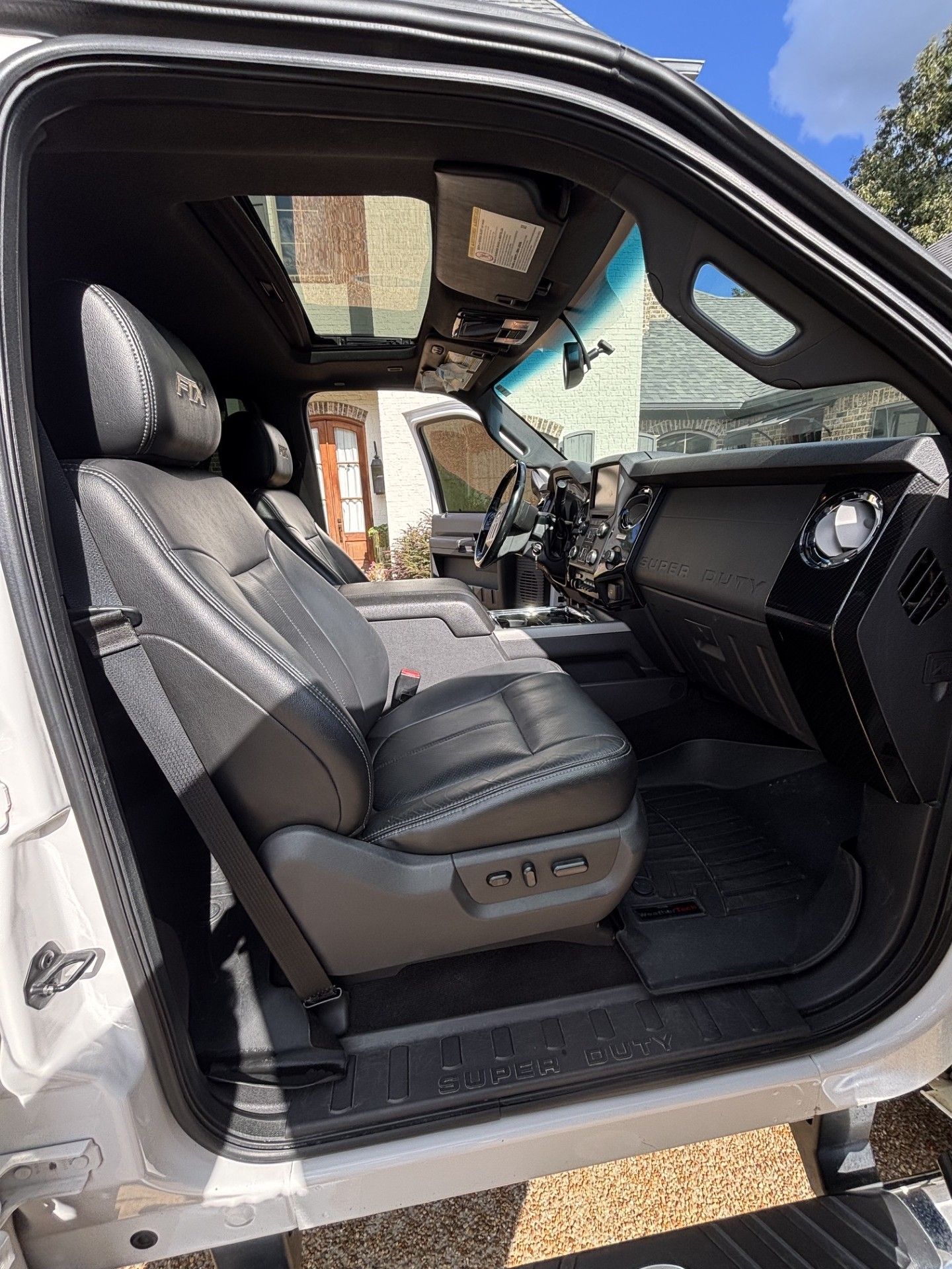 Used 2016 Ford F250 Lariat w/ Lariat Ultimate Package AWD/4WD image 10