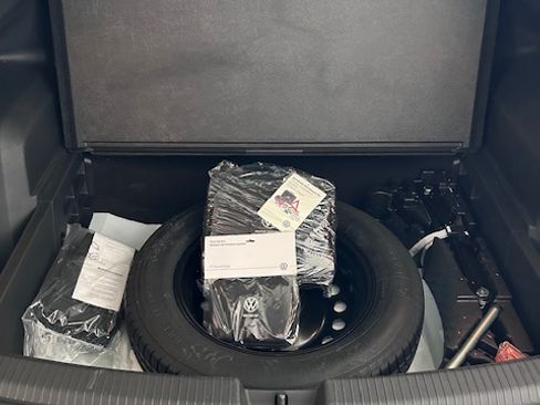 Used 2021 Volkswagen Atlas Cross Sport SE w/ Panoramic Sunroof Package image 1