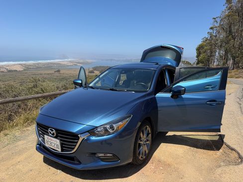 Used 2018 MAZDA MAZDA3 Touring FWD image 1