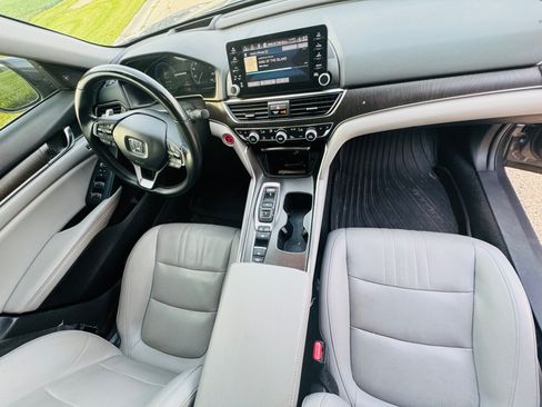 Used 2019 Honda Accord Touring image 8