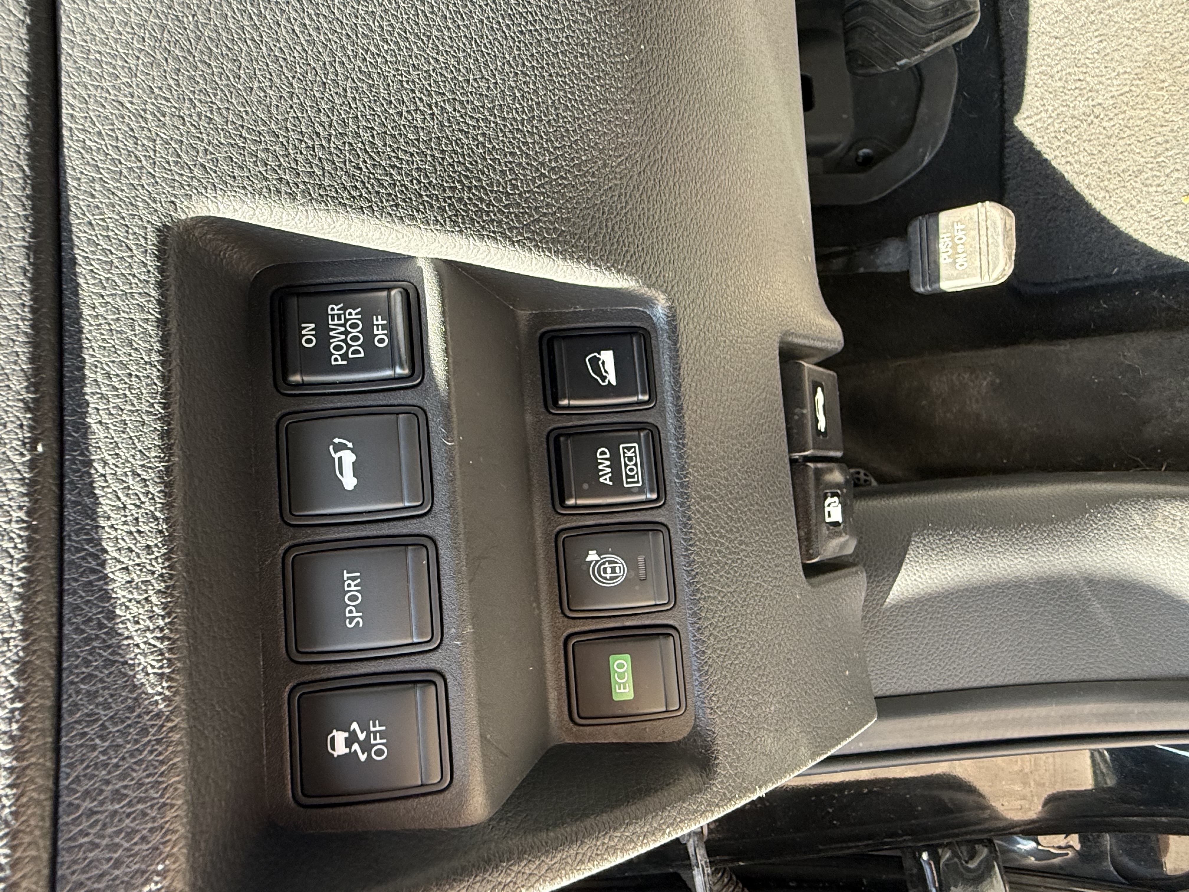 Used 2016 Nissan Rogue SV w/ SV Premium Package AWD/4WD image 1