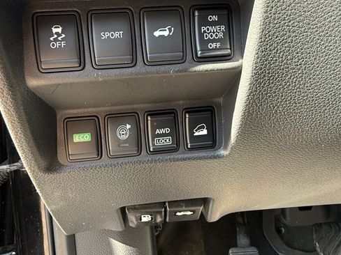 Used 2016 Nissan Rogue SV w/ SV Premium Package AWD/4WD image 1