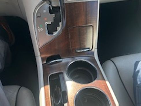 Used 2010 Toyota Venza image 14