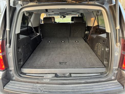 Used 2017 Chevrolet Suburban LT image 28