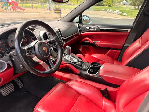 Used 2015 Porsche Cayenne S AWD/4WD image 6