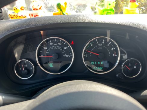 Used 2013 Jeep Wrangler Unlimited Rubicon w/ Connectivity Group image 13