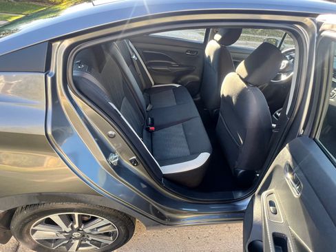 Used 2020 Nissan Versa SV image 4