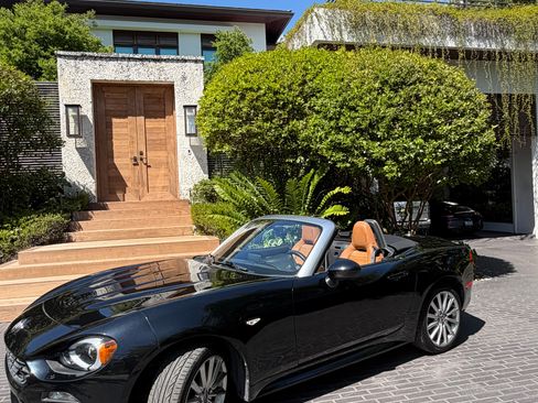 Used 2019 FIAT 124 Spider Lusso w/ Convenience Group image 1