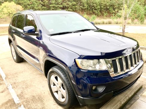 Used 2013 Jeep Grand Cherokee Laredo image 1