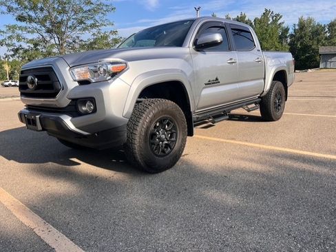 Used 2021 Toyota Tacoma SR5 w/ Technology Package AWD/4WD image 1