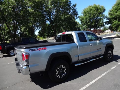 Used 2023 Toyota Tacoma TRD Off-Road w/ Black Out Package (TMS) AWD/4WD image 4