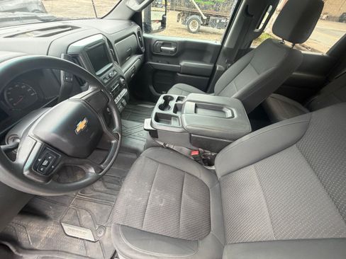 Used 2021 Chevrolet Silverado 2500 Custom w/ Custom Value Package image 26