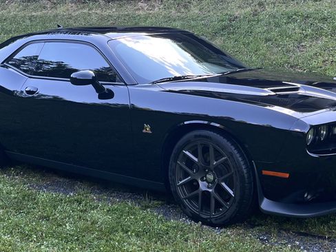 Used 2016 Dodge Challenger R/T Scat Pack w/ Leather Interior Group RWD image 1