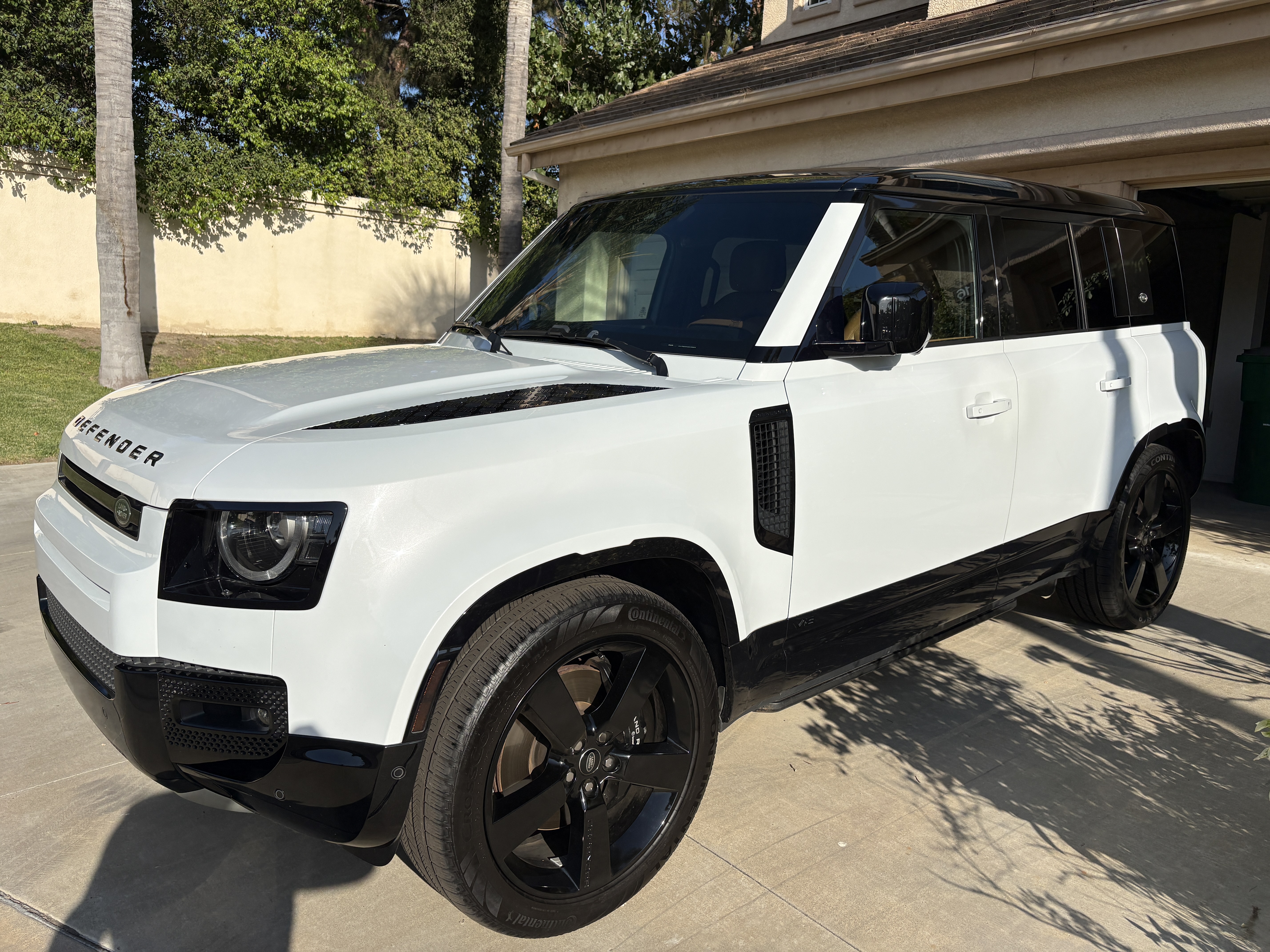 Used 2023 Land Rover Defender 110 AWD/4WD image 2
