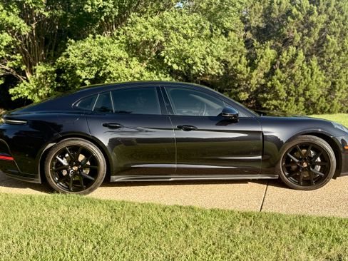 Used 2024 Porsche Panamera image 5