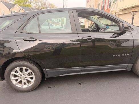 Used 2020 Chevrolet Equinox LS w/ LPO, Floor Liner Package FWD image 5