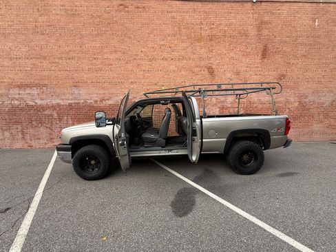 Used 2003 Chevrolet Silverado 2500 4x4 Extended Cab w/ Snow Plow Prep Package image 9