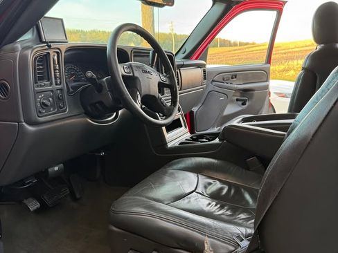 Used 2004 GMC Sierra 2500 SLT w/ Heavy-Duty Power Package image 4