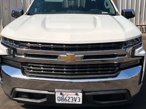 Used 2020 Chevrolet Silverado 1500 LT image 1