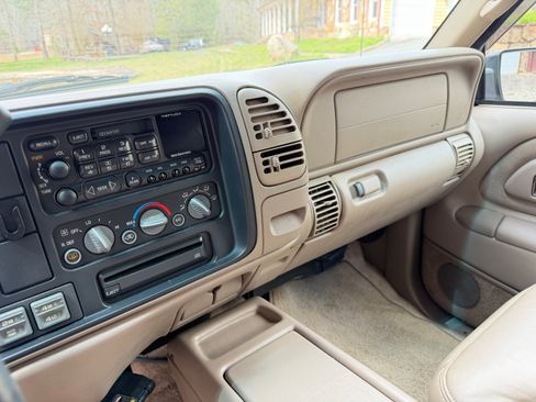 Used 1999 GMC Suburban 4WD w/ Marketing Opt Pkg 3 image 16