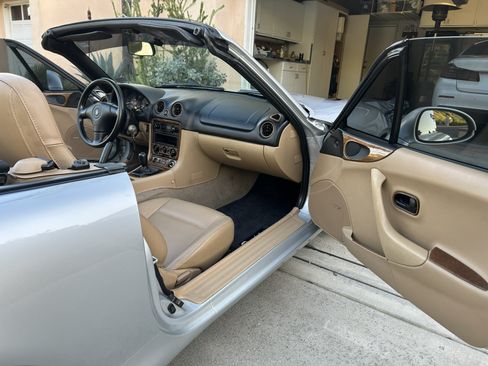 Used 1999 MAZDA MX-5 Miata image 12