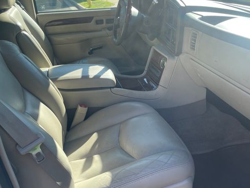 Used 2005 Cadillac Escalade AWD image 10