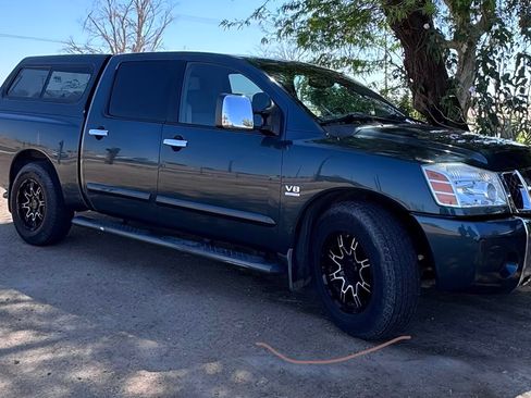 Used 2004 Nissan Titan SE image 2