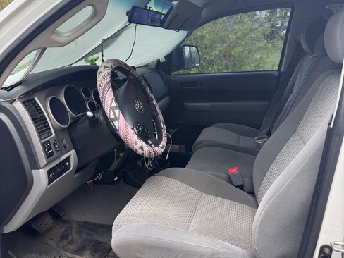 Used 2010 Toyota Tundra 4x4 CrewMax image 6