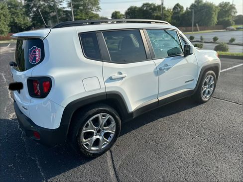 Used 2019 Jeep Renegade Latitude FWD image 4