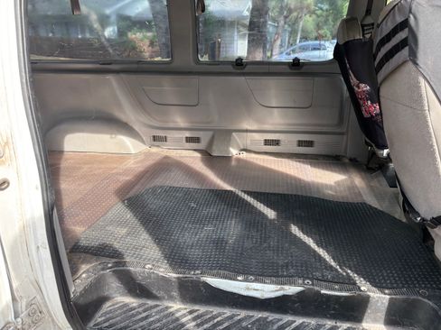 Used 1999 Ford E-350 and Econoline 350 Club Wagon RWD image 17
