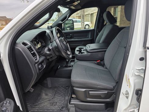 Used 2024 RAM 2500 Tradesman w/ Chrome Appearance Group image 10