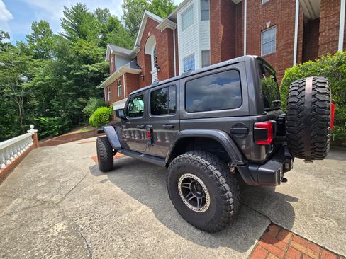 Used 2018 Jeep Wrangler Unlimited Rubicon AWD/4WD image 5