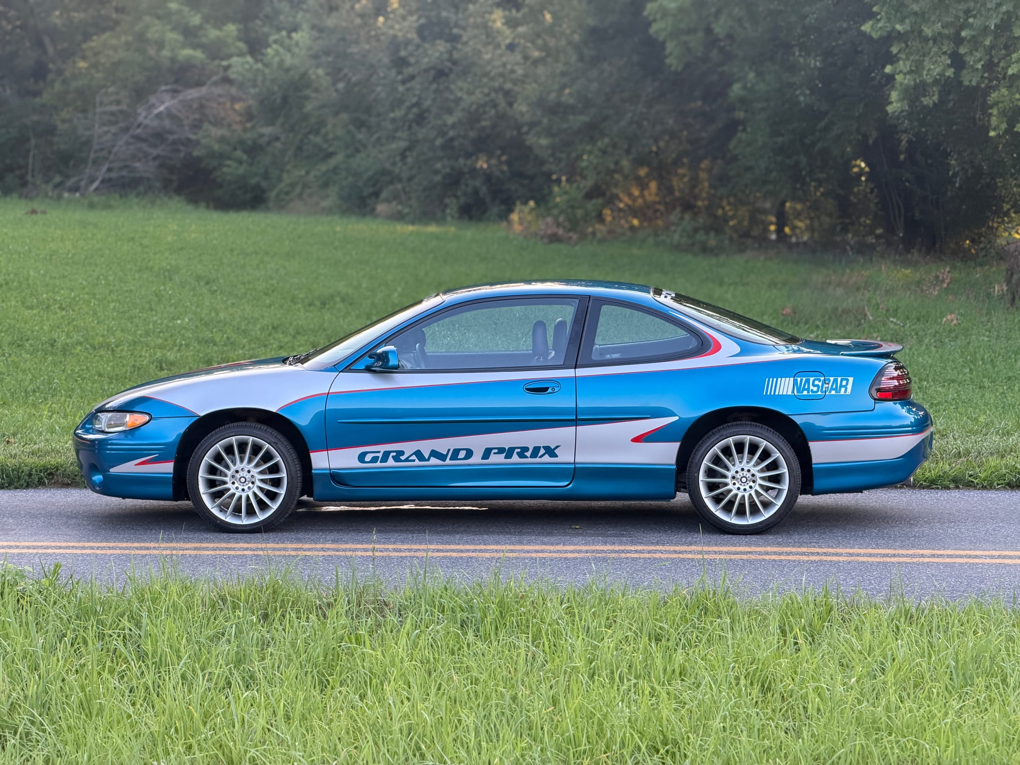 Used 1999 Pontiac Grand Prix GTP w/ Opt Pkg FWD image 1