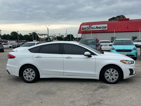 Used 2019 Ford Fusion S FWD image 4