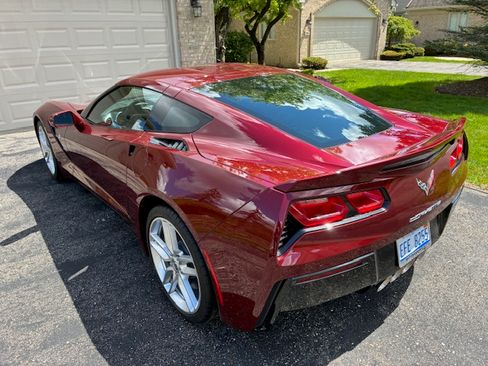Used 2019 Chevrolet Corvette Stingray Coupe w/ 1LT RWD image 4