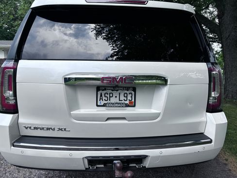 Used 2019 GMC Yukon XL Denali w/ Denali Ultimate Package AWD/4WD image 8
