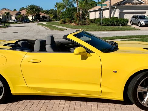 Used 2018 Chevrolet Camaro SS image 1