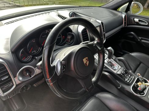 Used 2013 Porsche Cayenne Turbo w/ Sportdesign Pkg w/Side Skirts image 12