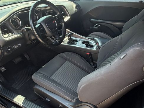 Used 2019 Dodge Challenger SXT RWD image 10