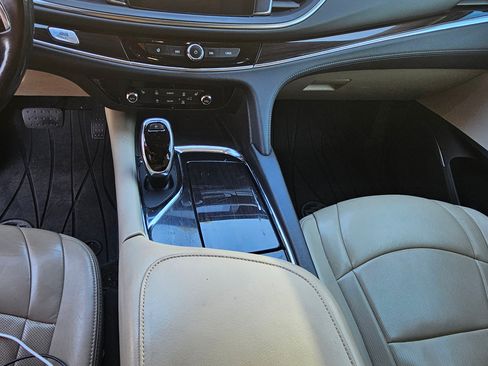 Used 2019 Buick Enclave Essence image 13