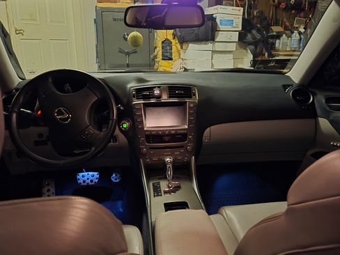 Used 2007 Lexus IS 350 image 19