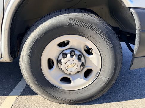 Used 2021 Chevrolet Express 2500 Regular Van 3D w/ Driver Convenience Package image 9