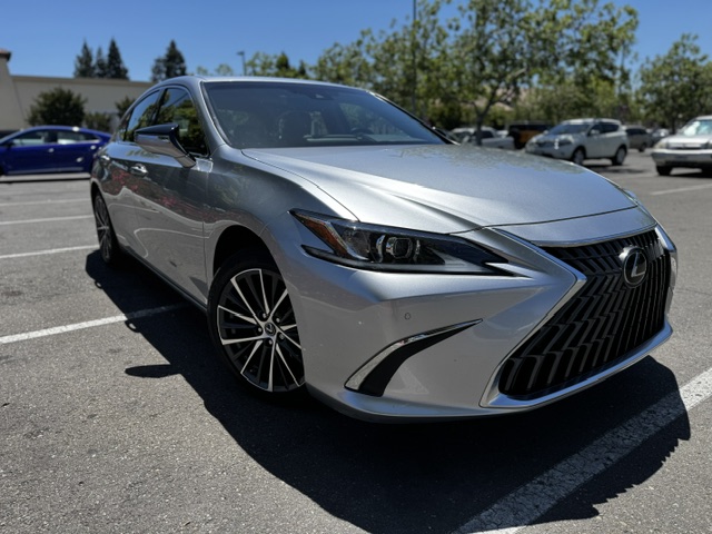 Used 2023 Lexus ES 350 w/ Premium Package FWD image 1