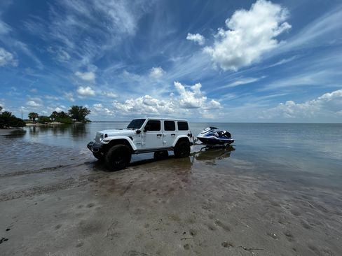 Used 2021 Jeep Wrangler Unlimited Sahara w/ Cold Weather Group image 4