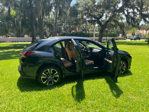 Used 2025 Lexus UX 300h FWD w/ Accessory Package (Z1) image 9