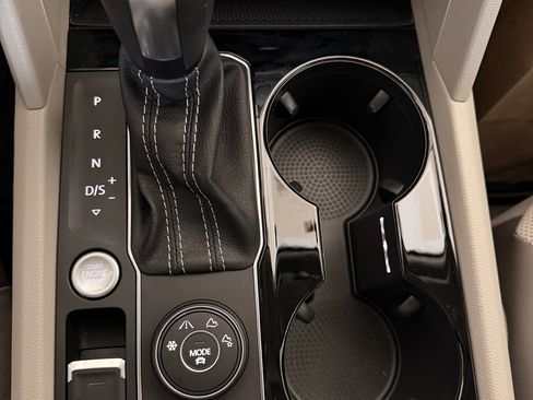 Used 2023 Volkswagen Atlas SEL Premium image 9