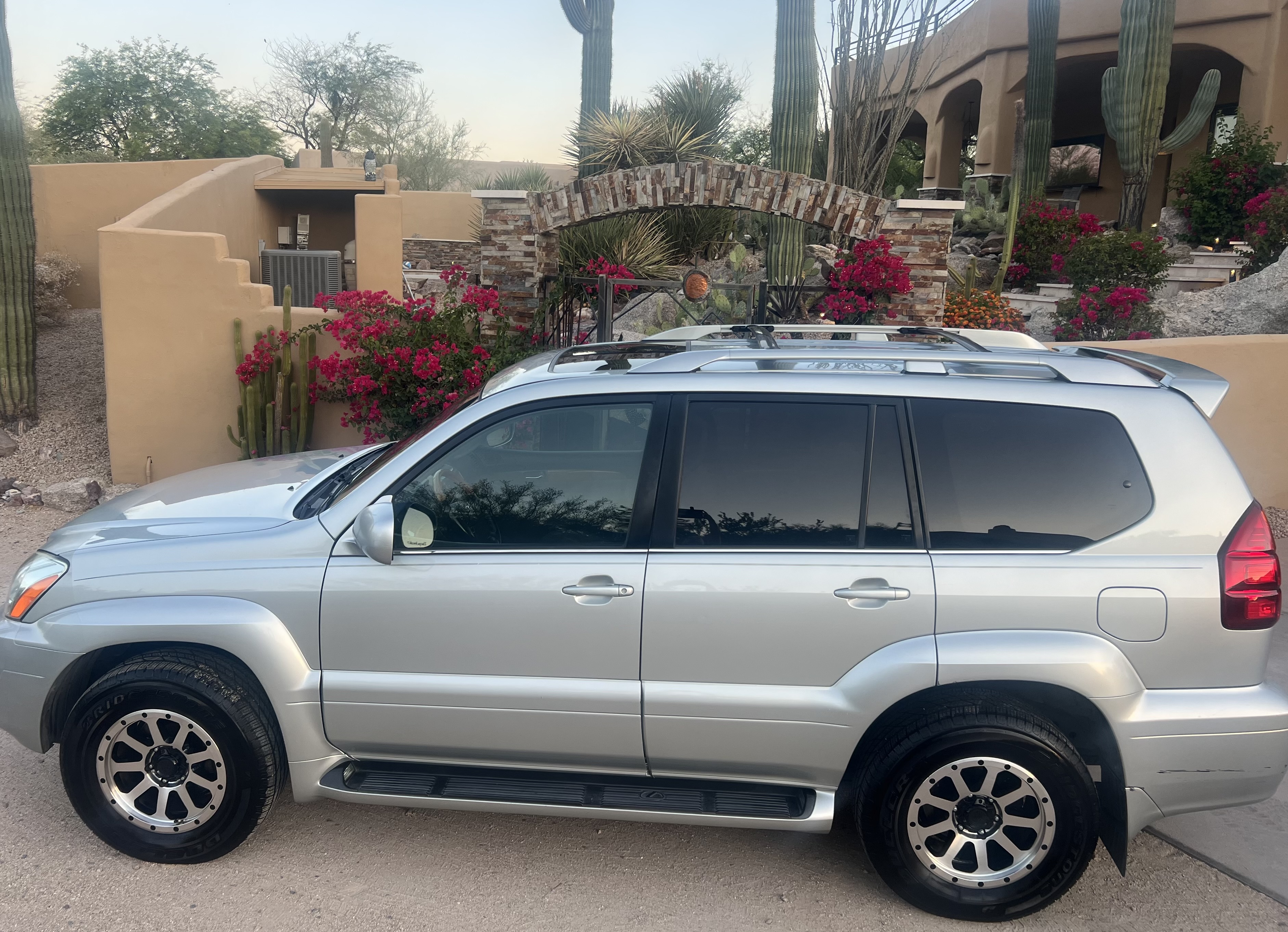 Used 2004 Lexus GX 470 AWD/4WD image 2
